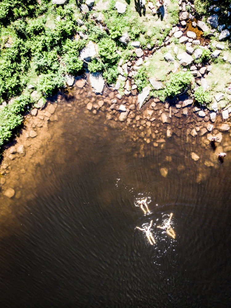 Baignade dans le lac des Truites / Crédit photo - Pierrick Aubert